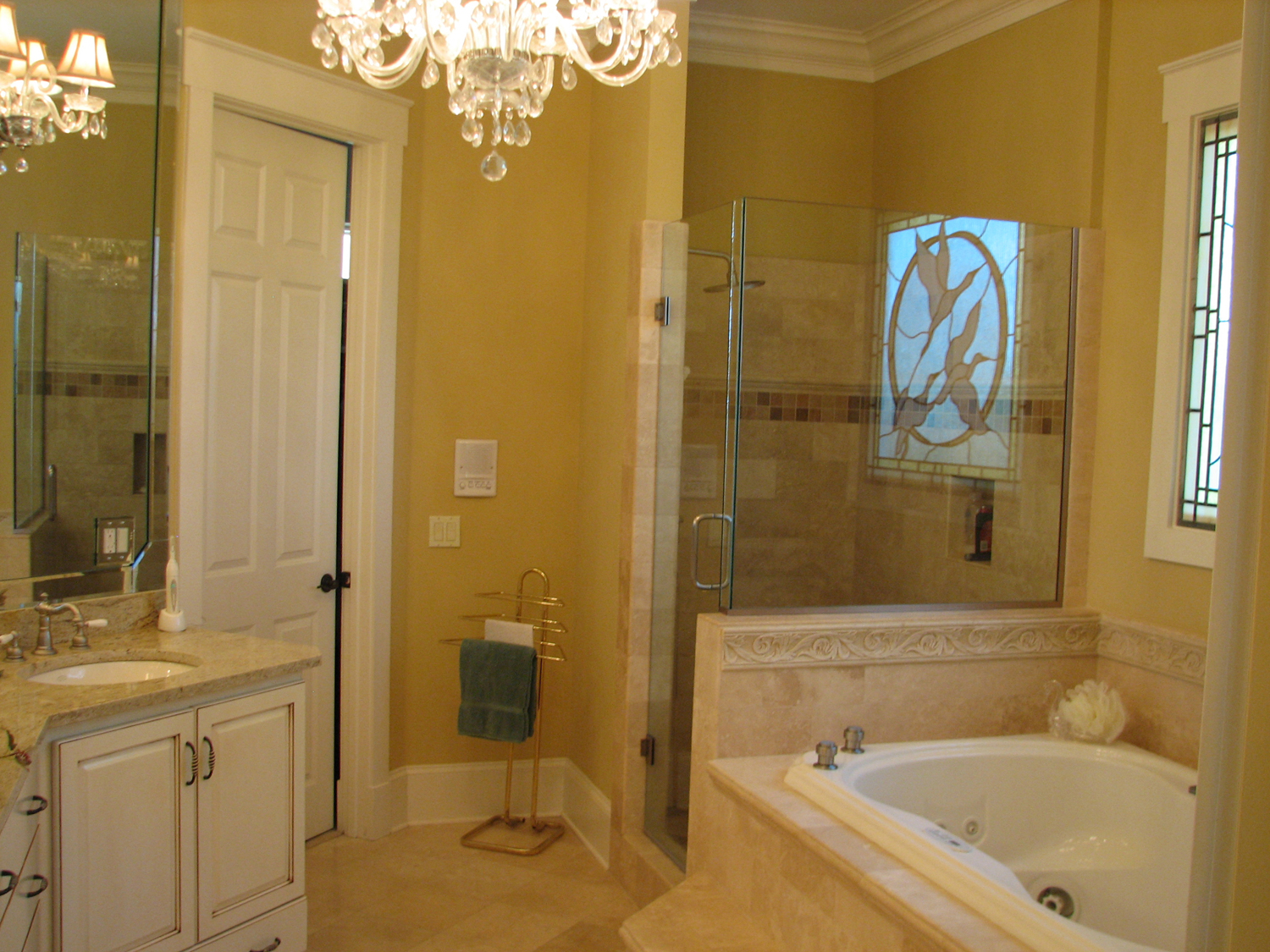 interior_master_bathroom_image